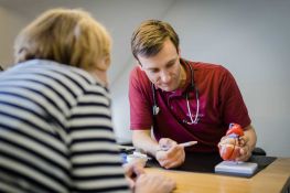 Dr. Kienzle - Aufklärungsgespräch mit einer Patientin